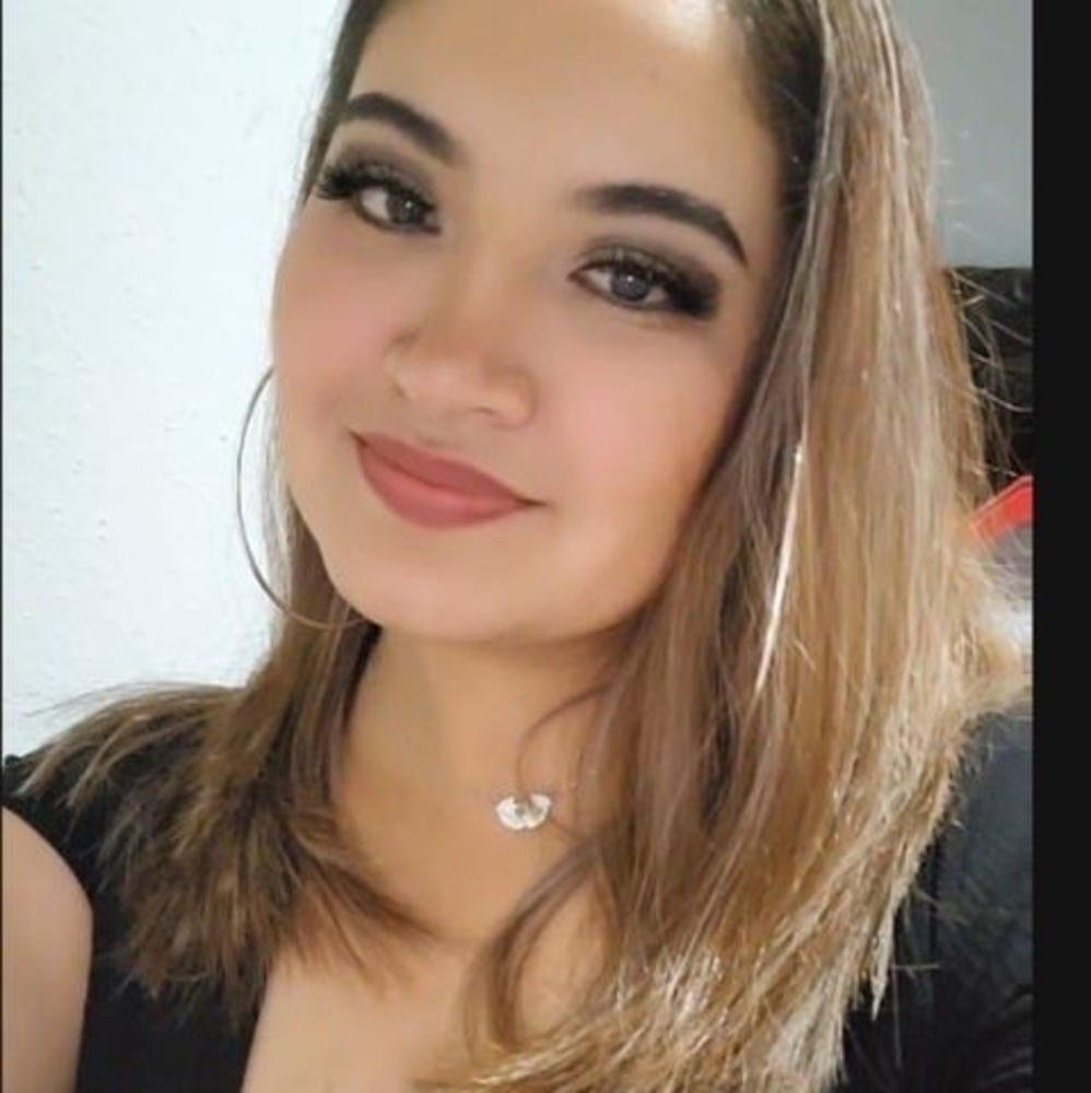 Meet your Posher, Yaneli